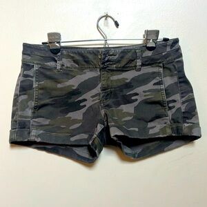 Express Women’s’ Shorts Size 4 Camo Print
